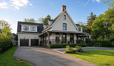 489 Lakeshore Road West