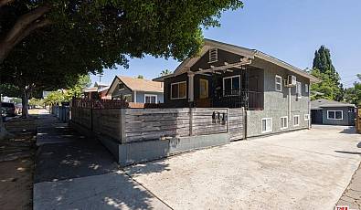 3445 E 4th St