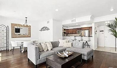 1621 Barry Ave