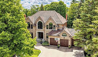 93 Longview Cres