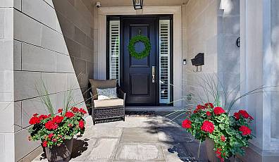 6 Iroquois Avenue