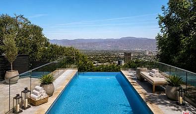 7825 Torreyson Dr