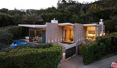 9233 Swallow Dr