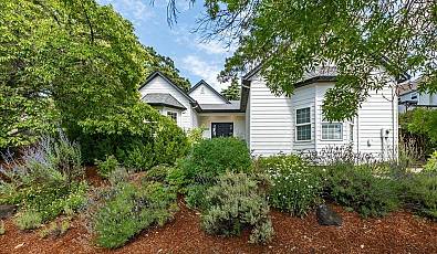 4401 NW Boxwood Dr