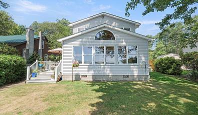 NEW YORK STATE LAKEFRONT HOME