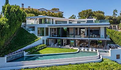 9364 Beverly Crest Dr