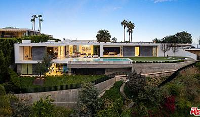 9265 Robin Dr