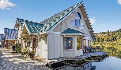 903 S McLoughlin Blvd A&B