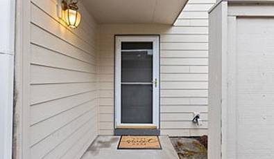 251 Ne VILLAGE SQUIRE Ave 15