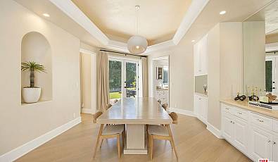 1424 N Doheny Dr