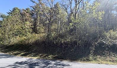 16 Rustling Woods Trail