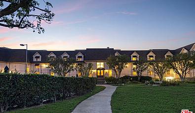 2385 Roscomare Rd