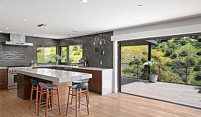 1435 Cerritos Drive