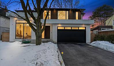 2186 Harcourt Crescent