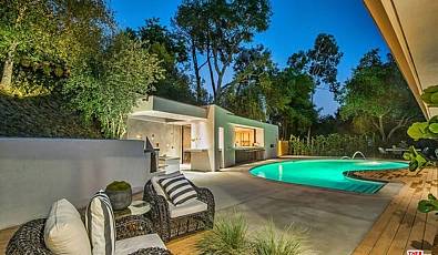 16957 Mooncrest Drive