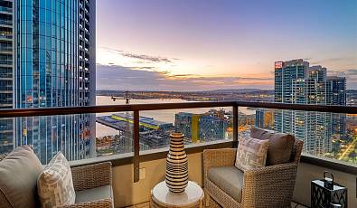 Panoramic Harbor & City Views on 18th Floor of Hi-Rise, Waterfront 