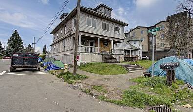 1012 W 12TH St