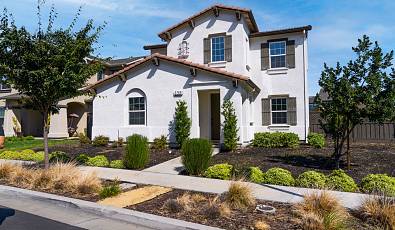 Elegant & Upgraded Smart Home in Tracy