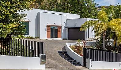 9229 Robin Drive