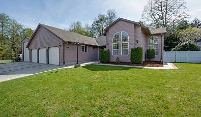 1105 PEACOCK St