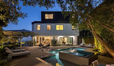 8080 Laurel View Dr