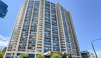 3930 N Pine Grove Avenue 1805