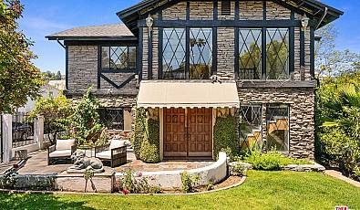 2402 Hollyridge Drive