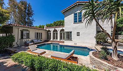 1136 N Doheny Drive