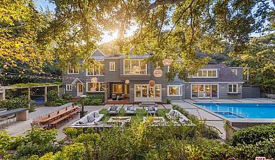 2600 Mandeville Canyon Rd