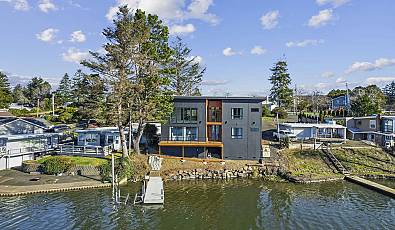 3403 Ne JOHNS Loop