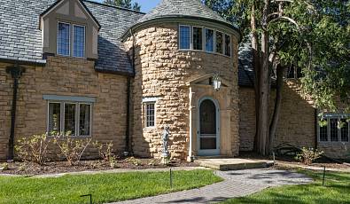 3452 Crestwood Drive