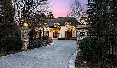 2096 Lakeshore Road East